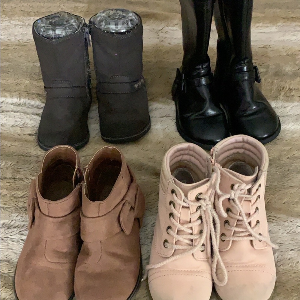 4 pair of toddler girl shoes. Size 8/9